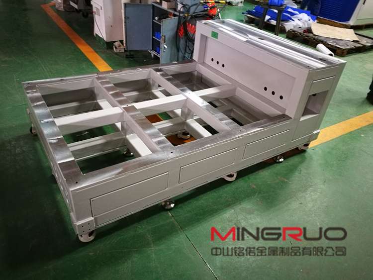 金屬外殼接觸不良導致的靜電放電抗擾度問題