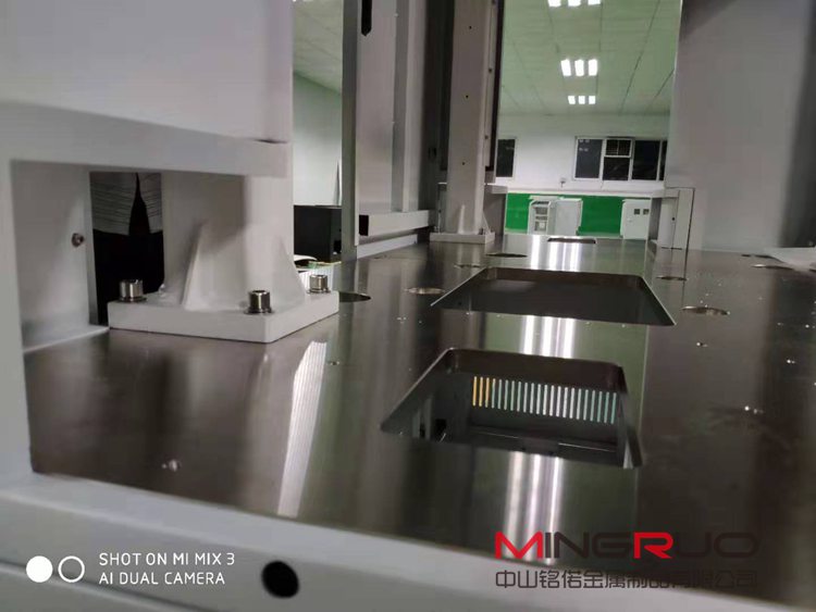 鈑金加工中網(wǎng)絡機柜的安裝注意事項